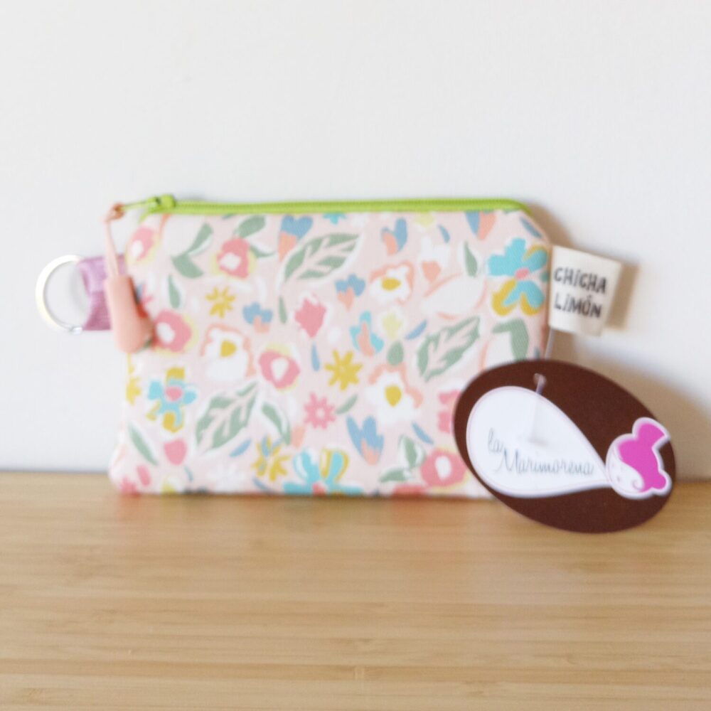 Monedero acolchado con llavero Flores pastel