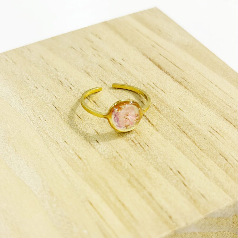 Anillo resina redondo flor - Imagen 3