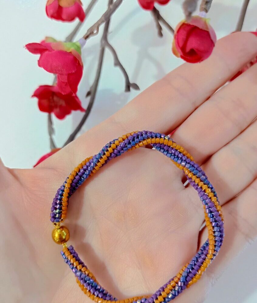 Alternative view of Pulsera espiral delica Miyuki (lila/mostaza)
