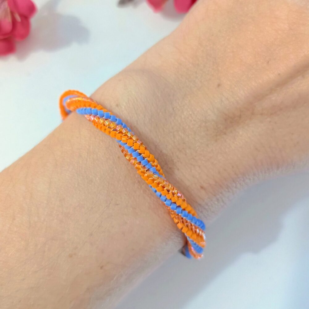 Alternative view of Pulsera espiral delica Miyuki (naranja/azul)