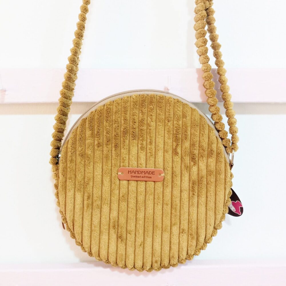 Alternative view of Bolso redondo pana peque (mostaza)