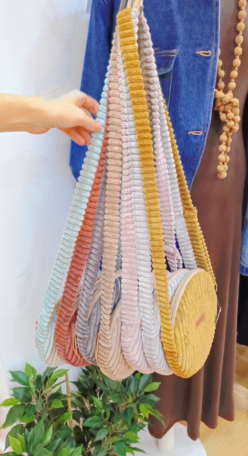 Bolso redondo pana peque (mostaza) - Imagen 3