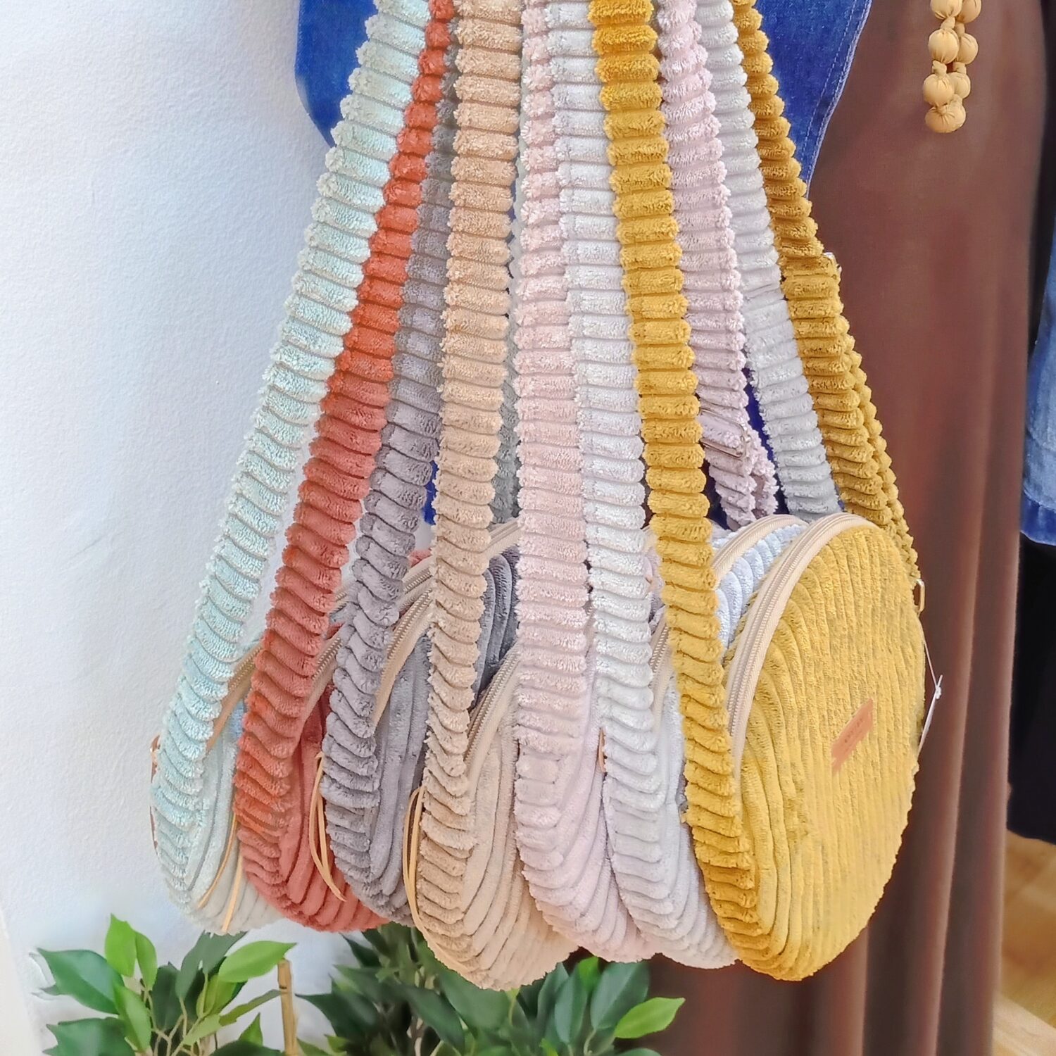 Bolso redondo pana peque (mostaza)