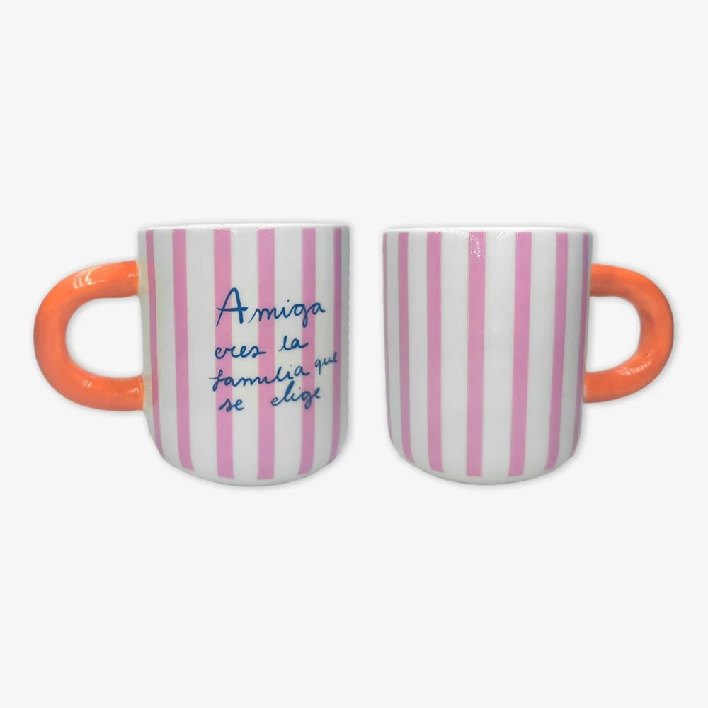 Alternative view of Taza Amiga eres la familia que se elije