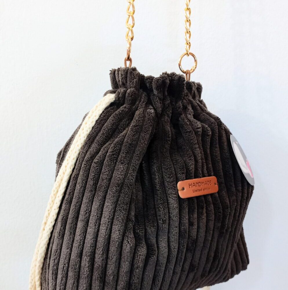 Alternative view of Bombonera pana (marrón chocolate)