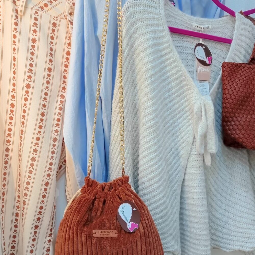 Alternative view of Bombonera pana (teja)