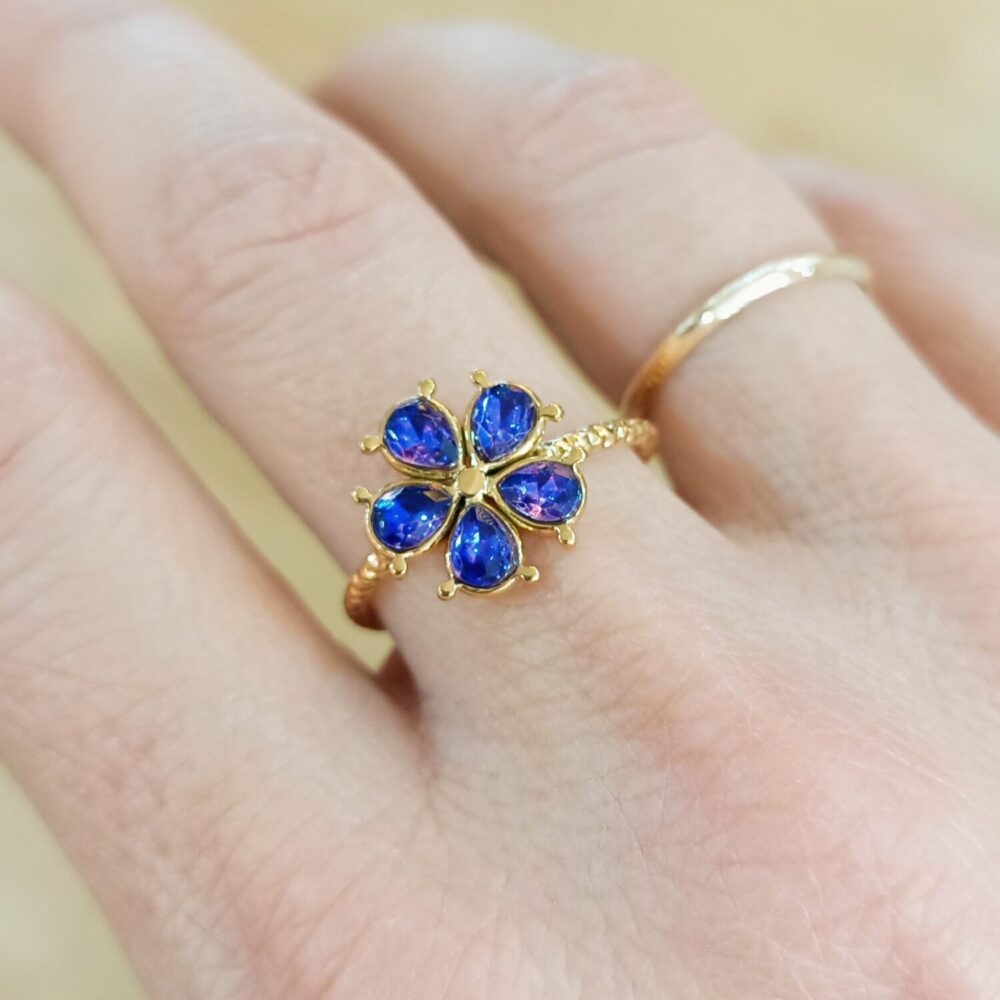 Anillo ajustable flor azul brillante