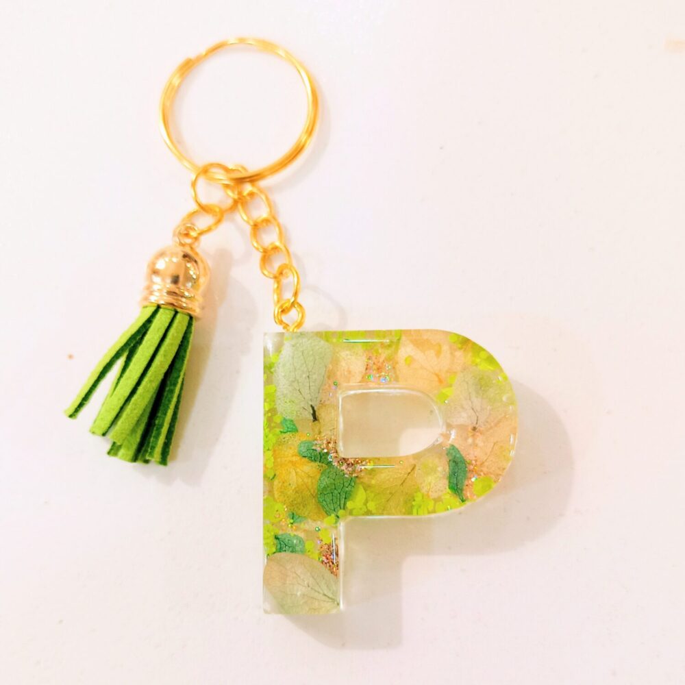 Llavero resina Letra P