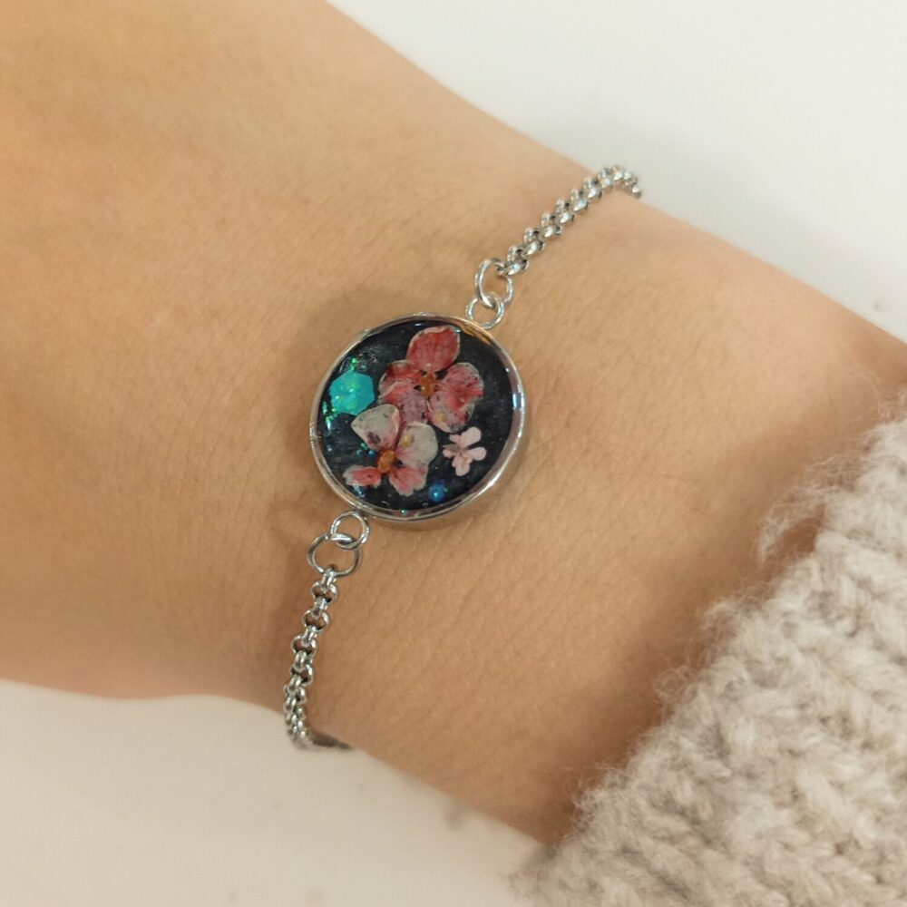 Alternative view of Pulsera ajustable Resina con flores mod.11