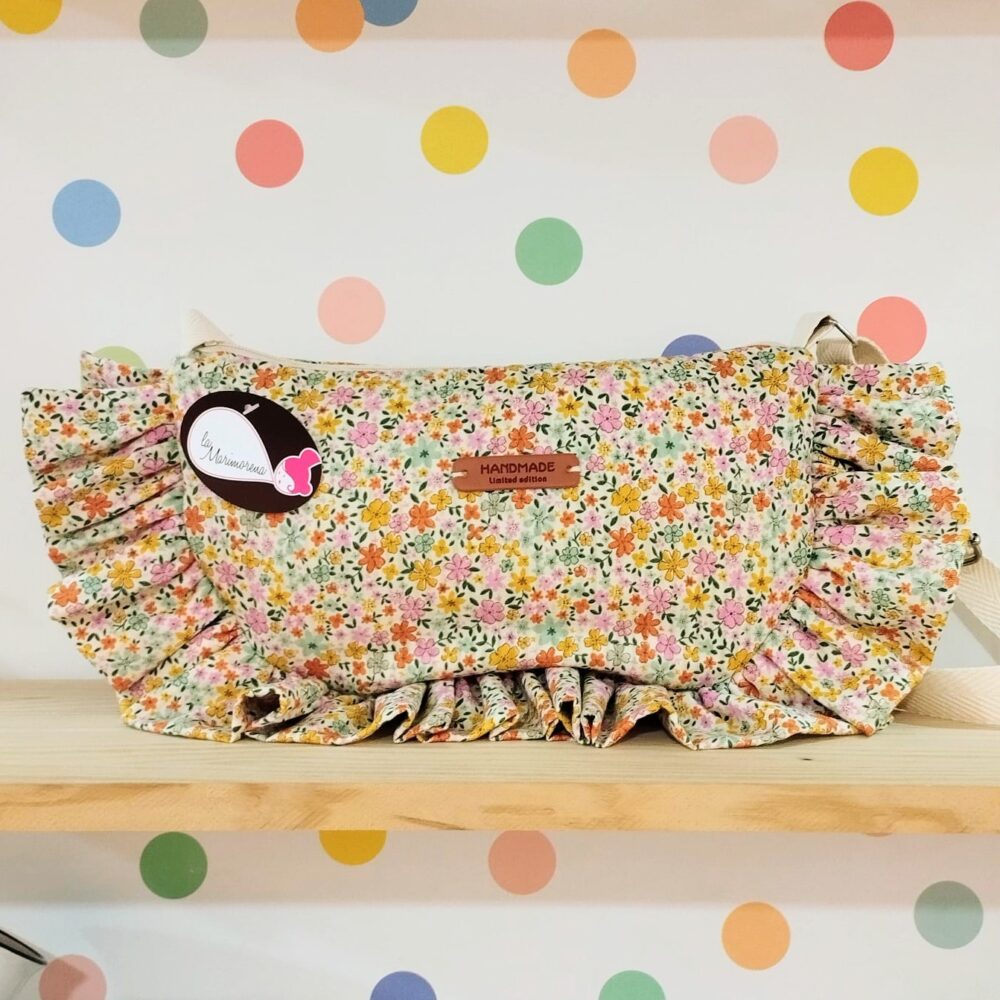 Bolso media luna volantes (flores de colores)