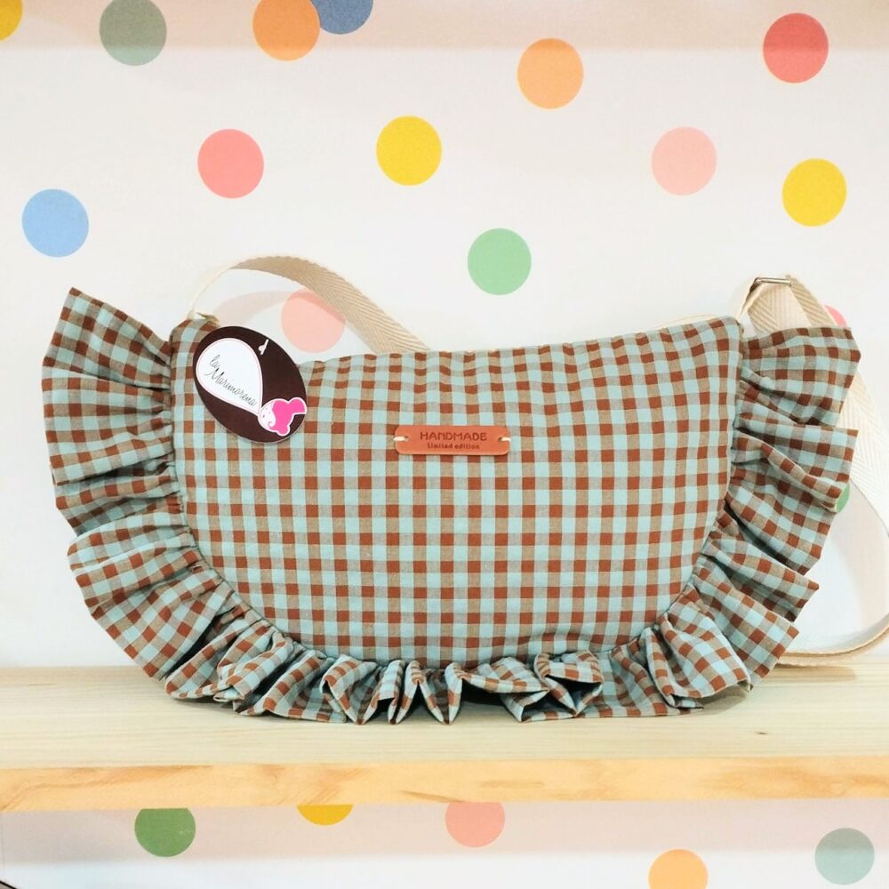 Bolso media luna volantes (vichy marrón y verde)