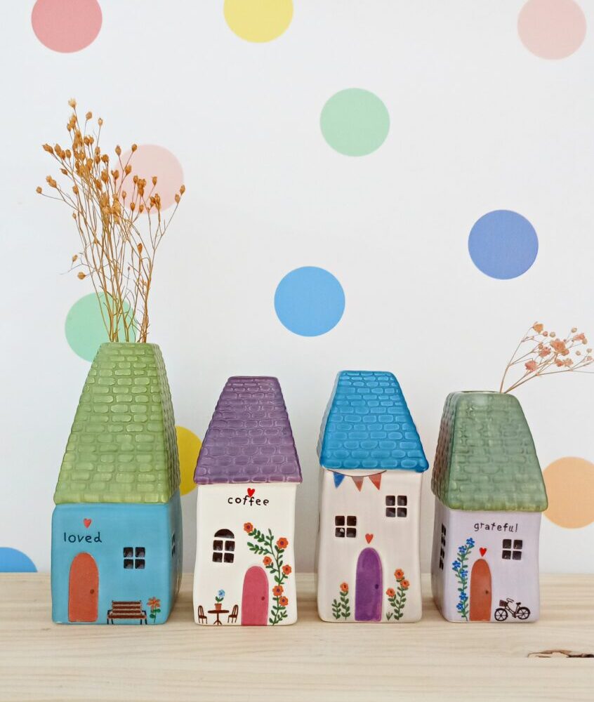 Alternative view of Jarroncito Coffee Cottage