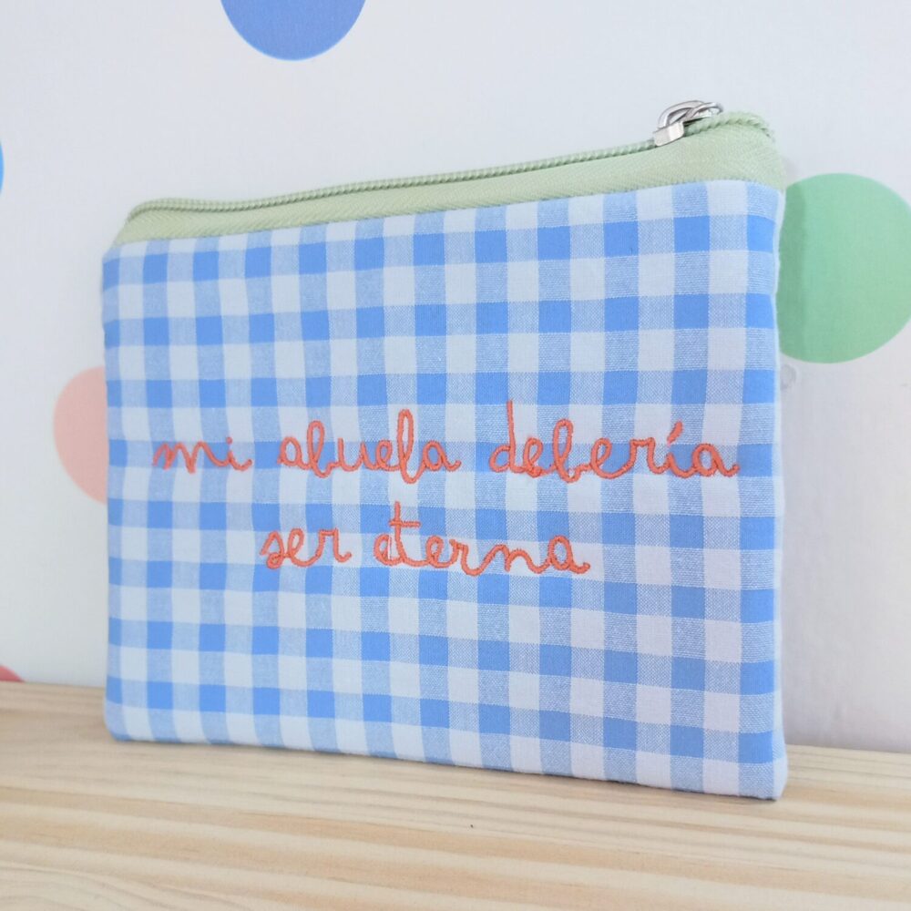 Alternative view of Monedero o Neceser “Mi abuela debería ser eterna”