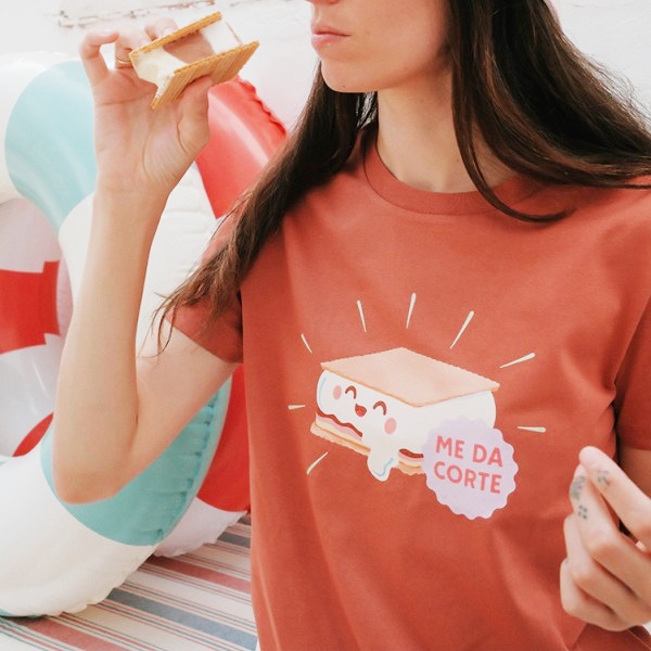 Camiseta "Me da corte"