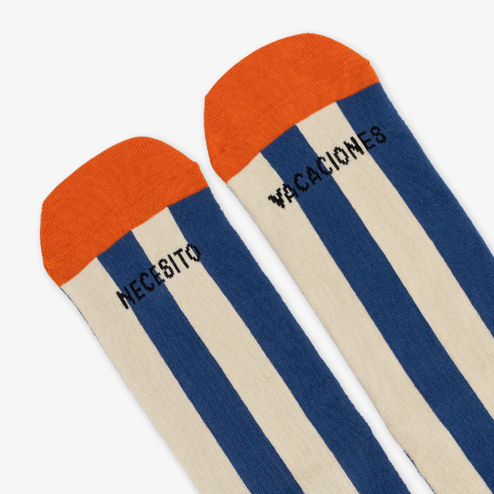 Calcetines "Necesito Vacaciones"