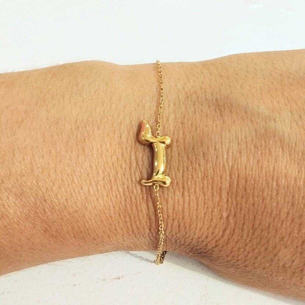 Pulsera perrito salchicha (dorada)