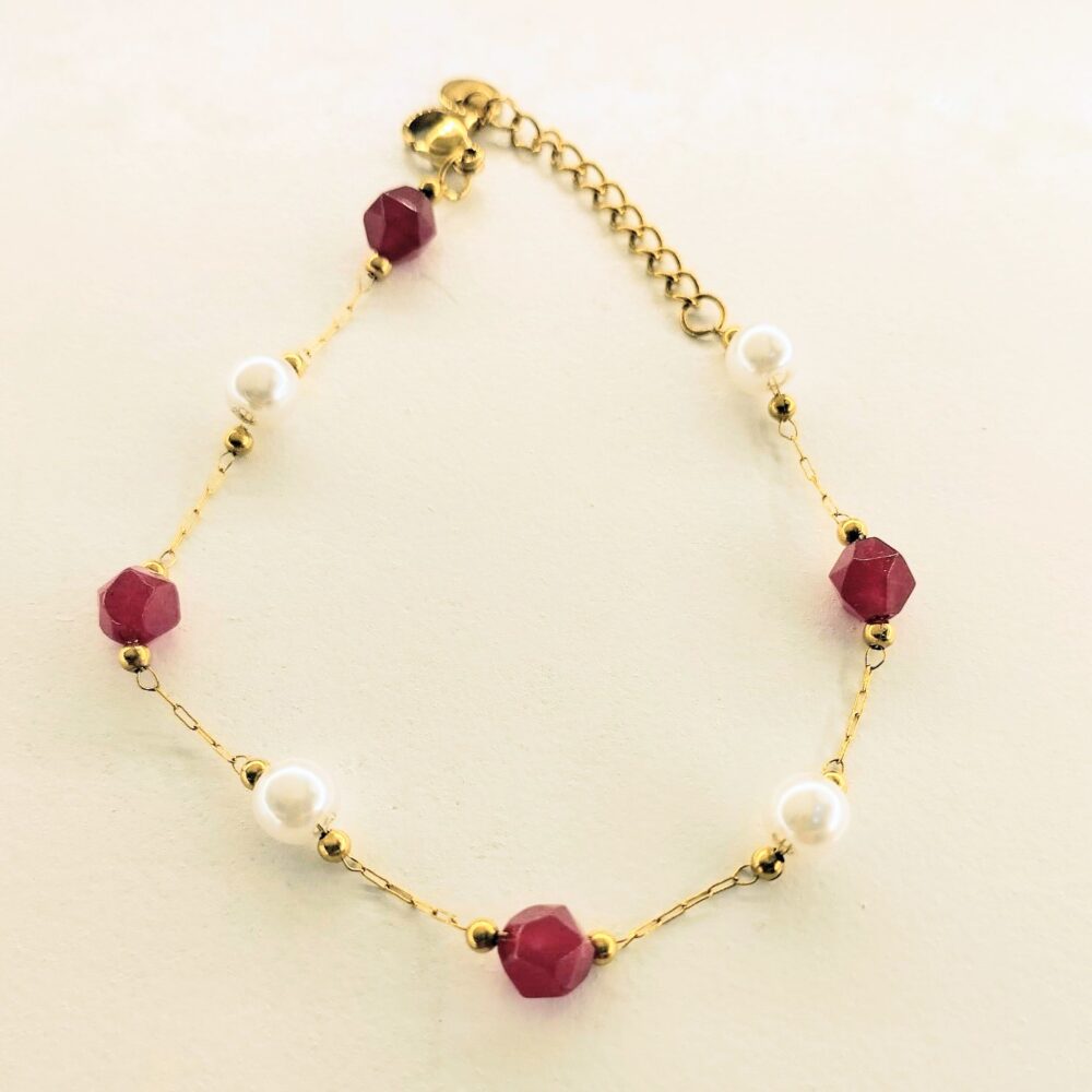 Alternative view of Pulsera bolitas rojas y perlas