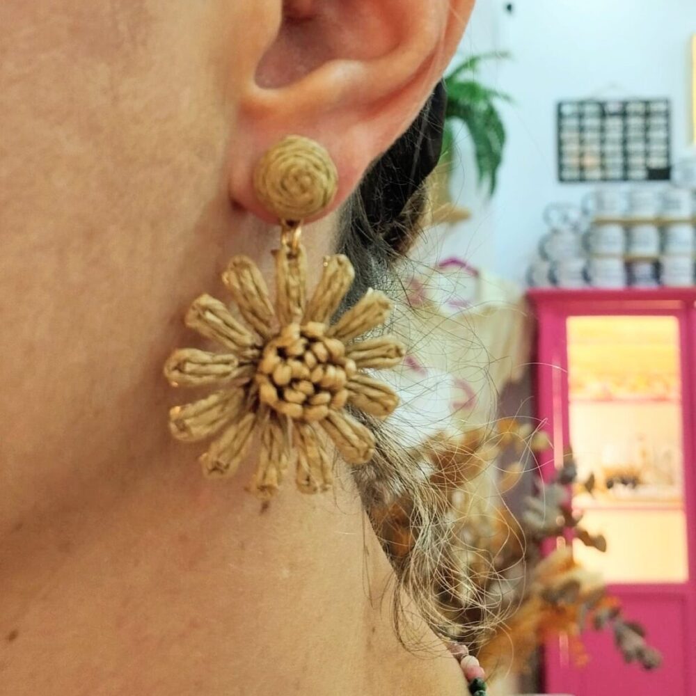 Pendientes flor beige
