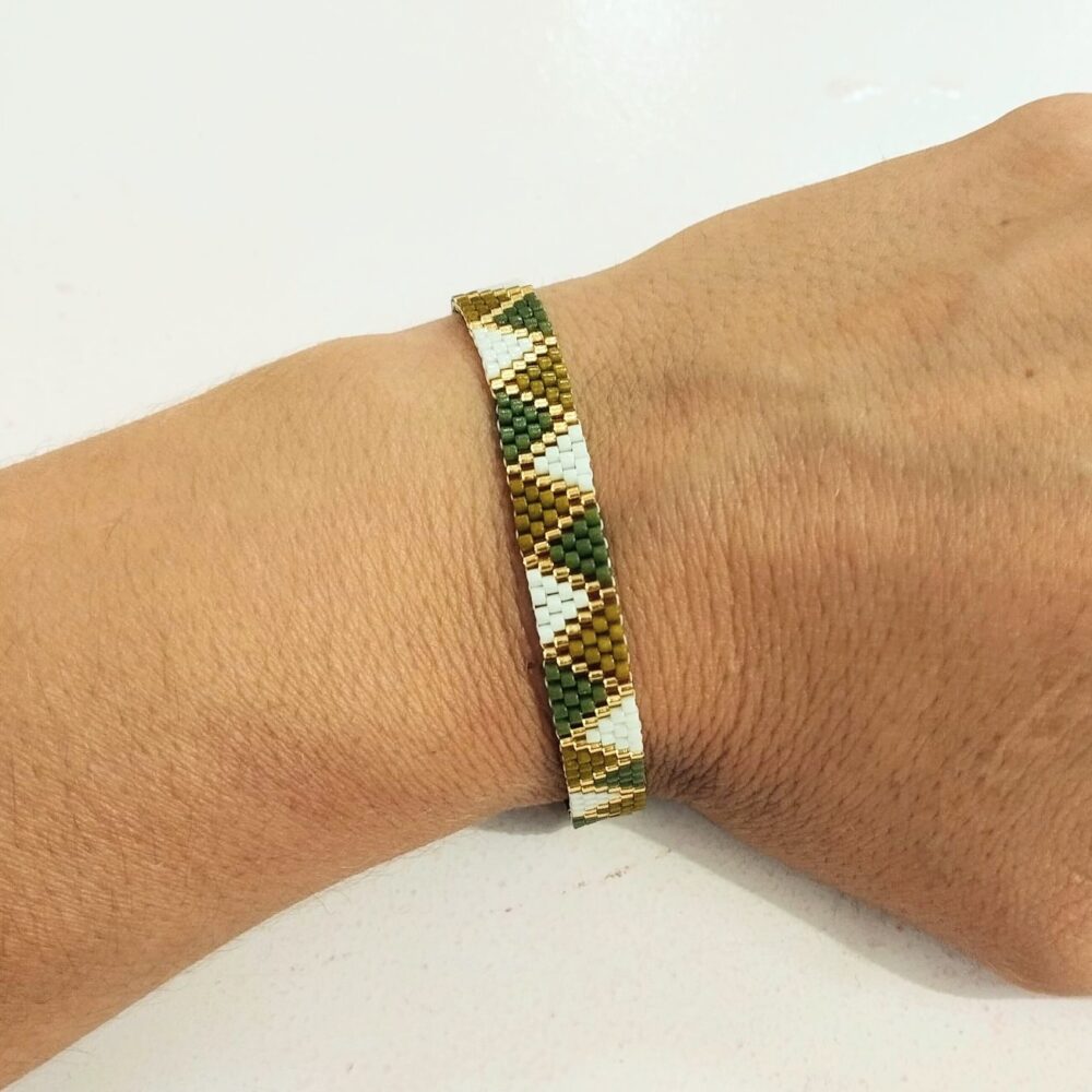 Pulsera ajustable triángulos delica Miyuki (verde)