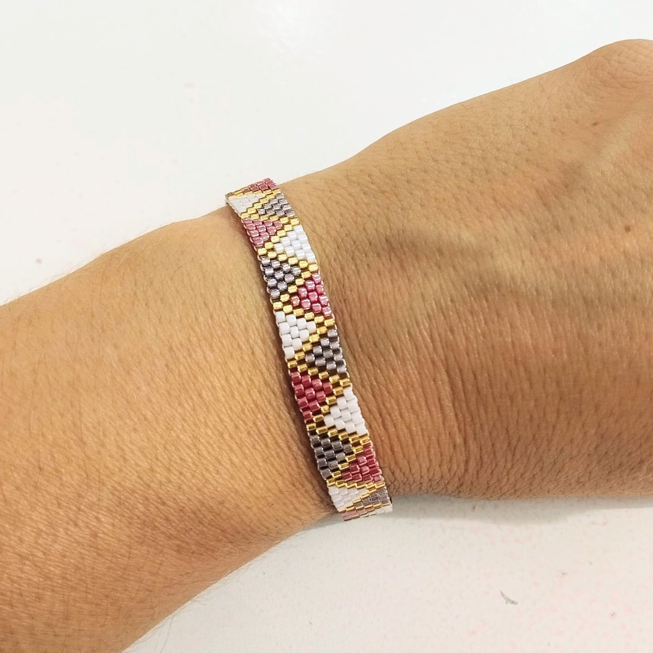 Pulsera ajustable triángulos delica Miyuki (rosa/morado)
