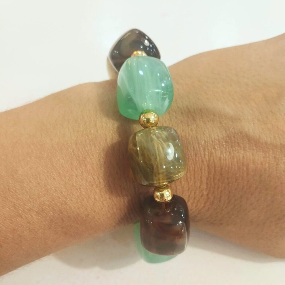 Pulsera bolitas colores (verde y marrón)