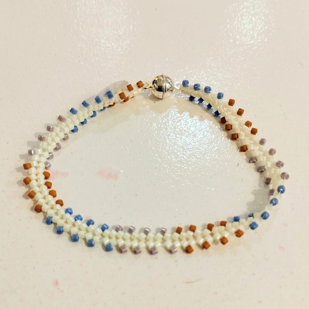 Alternative view of Pulsera ajustable espiga delica Miyuki (azul/naranja)