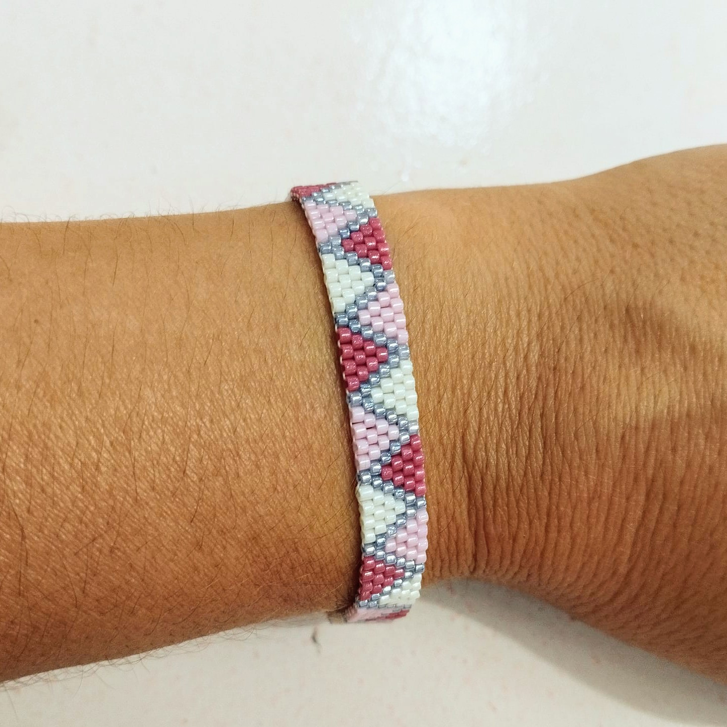Pulsera ajustable triángulos delica Miyuki (rosa)