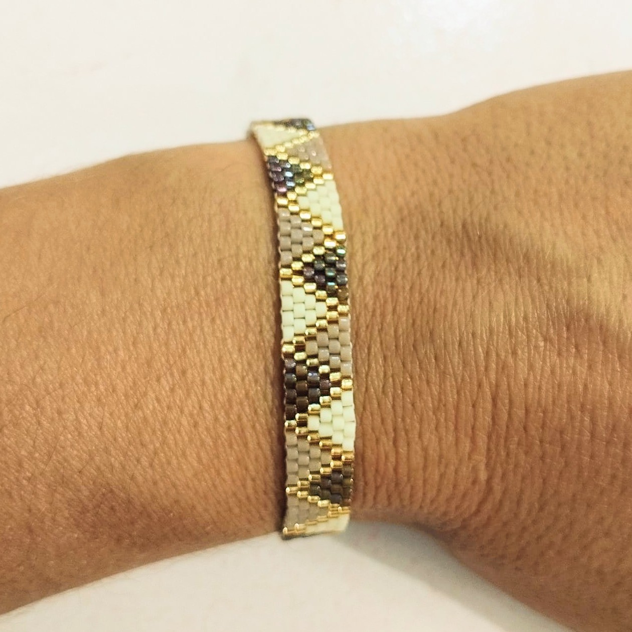 Pulsera ajustable triángulos delica Miyuki (marrón/beige)