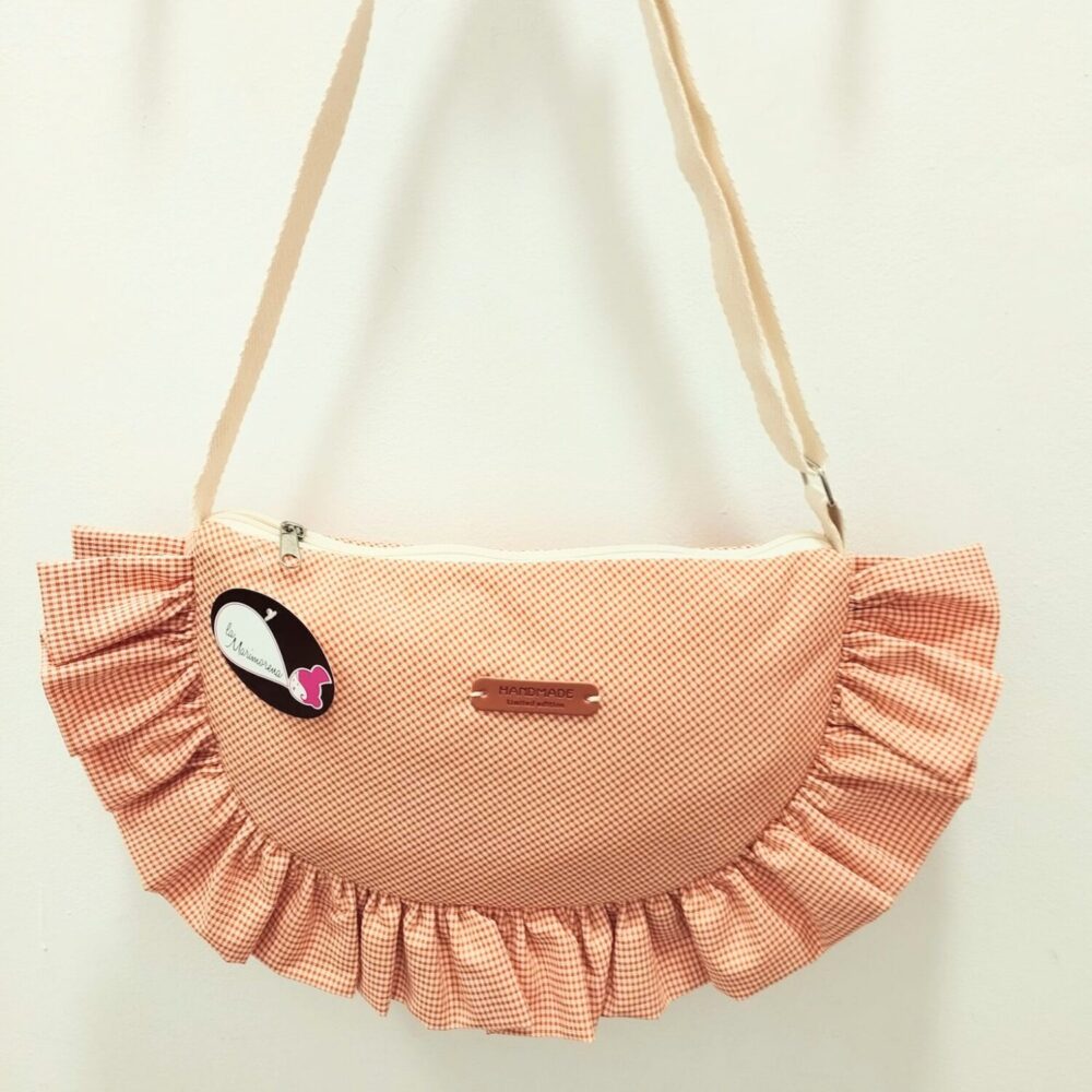 Bolso media luna volantes (cuadritos naranja y blanco)
