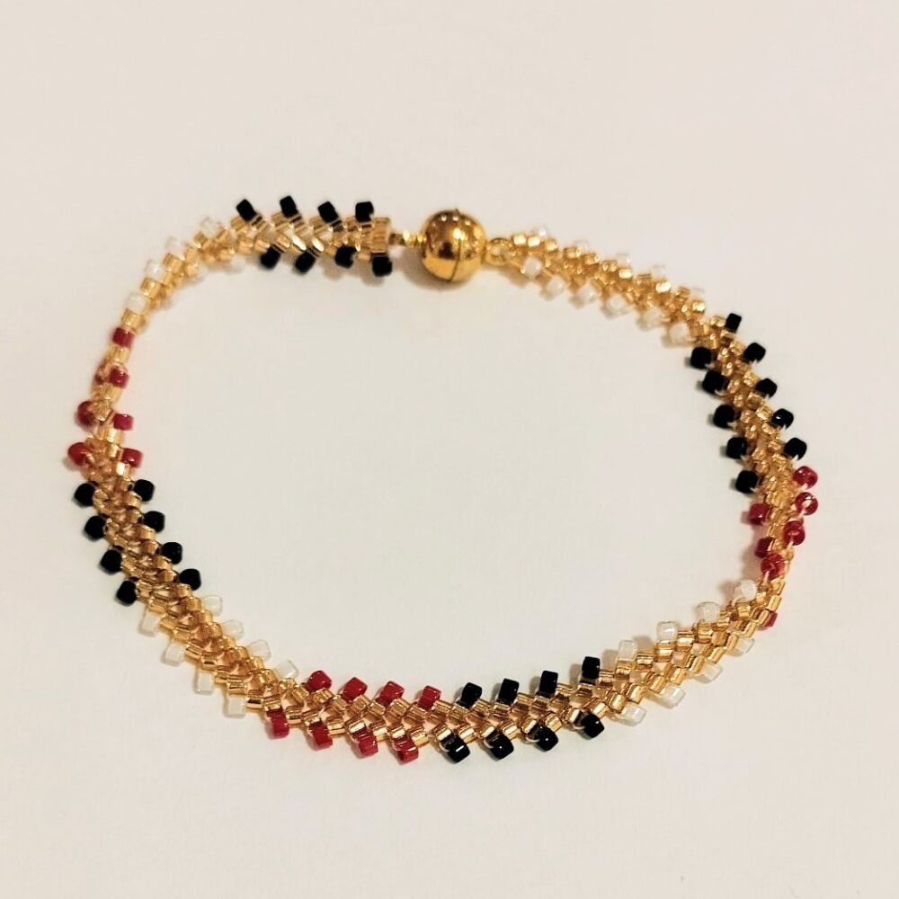 Alternative view of Pulsera espiga delica Miyuki (rojo/negro)
