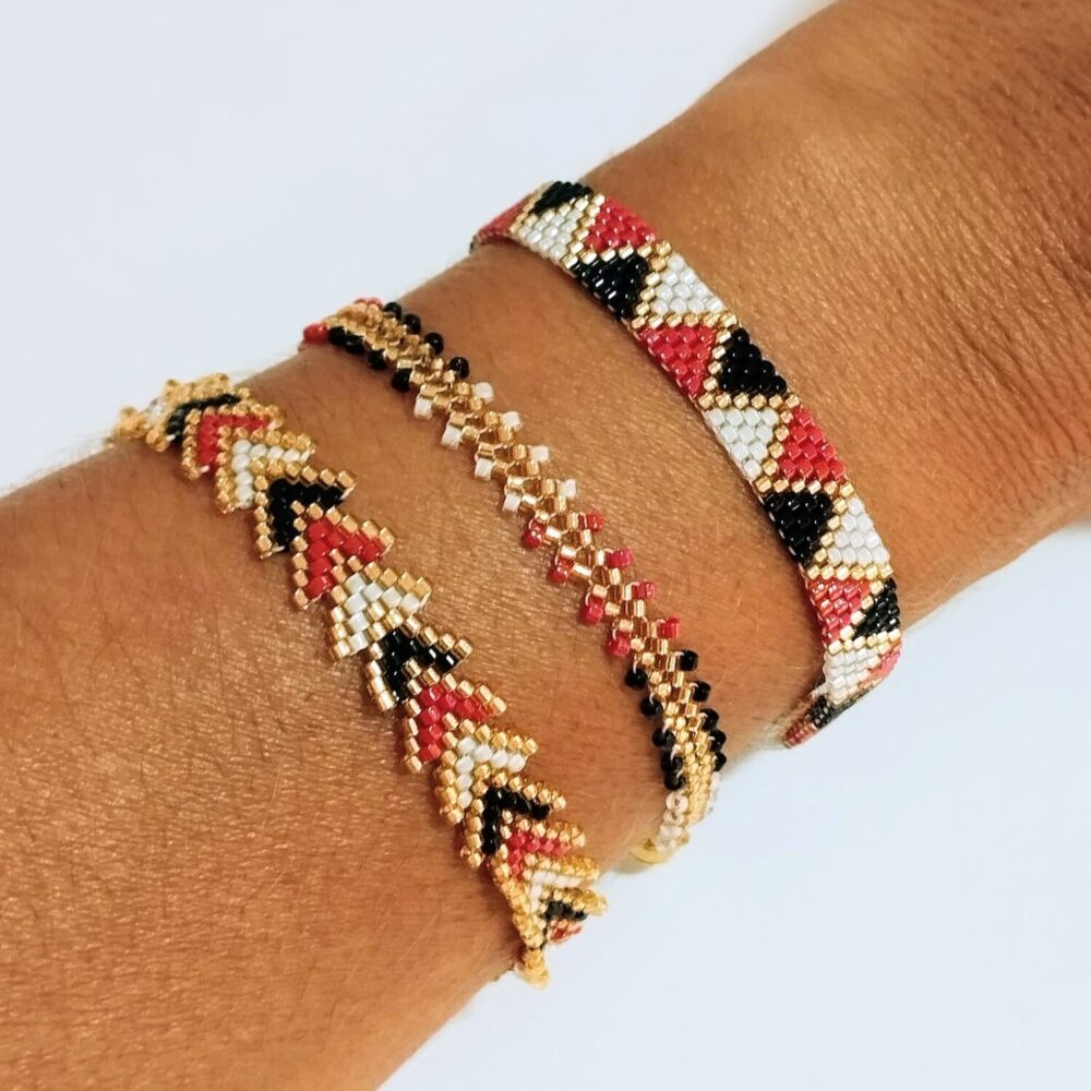 Alternative view of Pulsera ajustable flechitas delica Miyuki (rojo/negro)