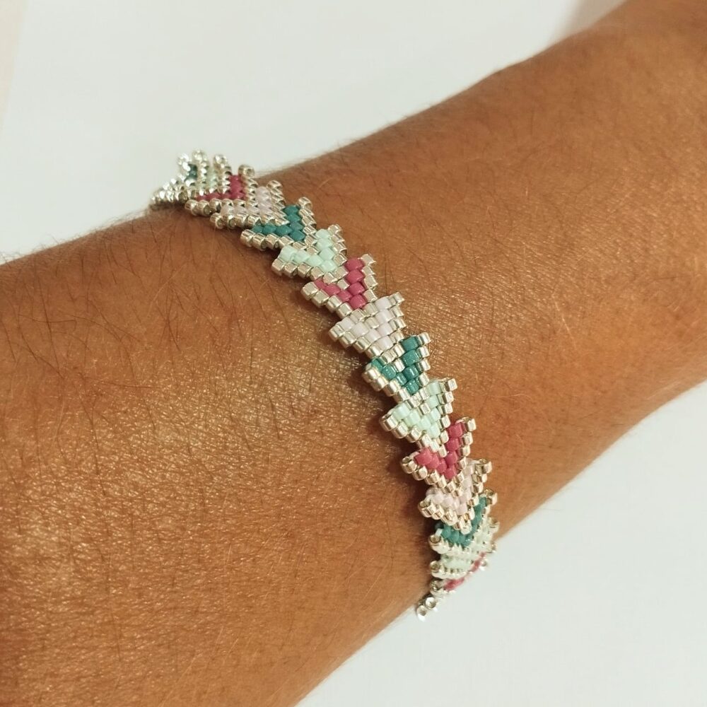 Pulsera ajustable flechitas delica Miyuki (magenta/turquesa)
