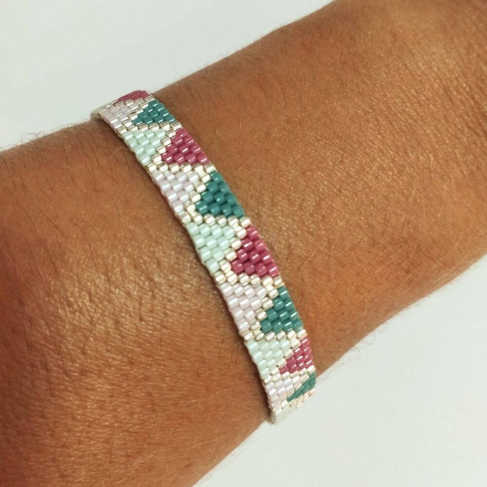 Pulsera ajustable triángulos delica Miyuki (cherry/eucalipto)