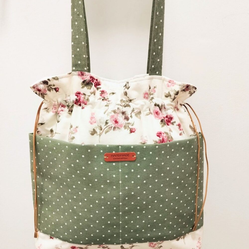 Alternative view of Bolso bombonera tela estampado (flores y topitos)