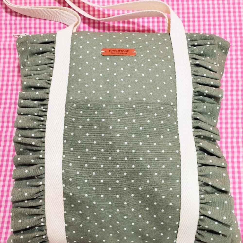 Alternative view of Bolso tela estampado volantes (topitos verde y blanco)