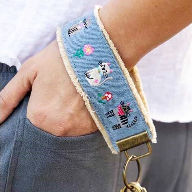 Llavero bordado denim Gato