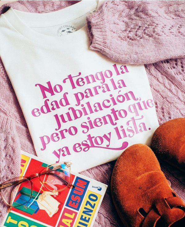 Alternative view of Camiseta No tengo la edad para la jubilación pero siento que ya estoy lista