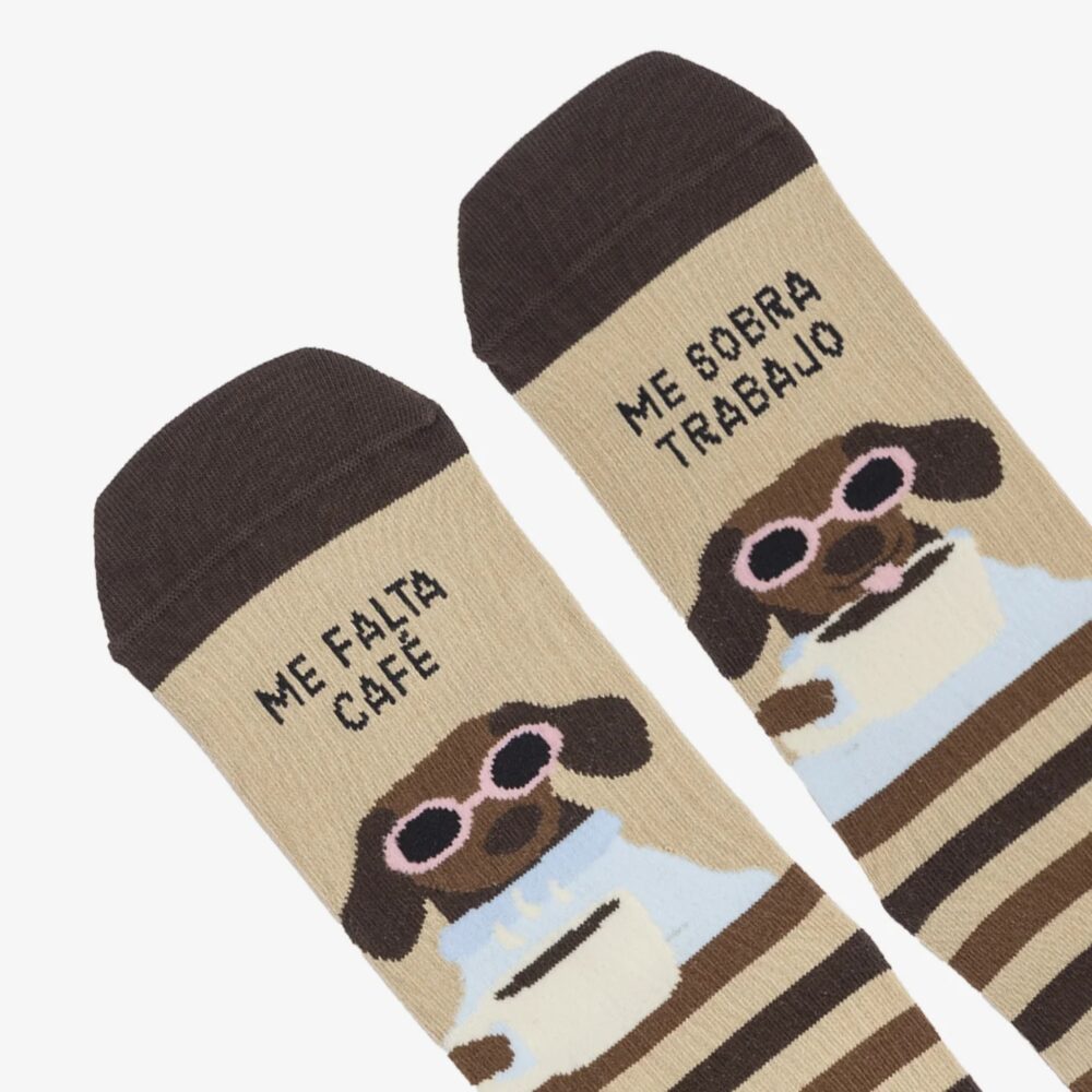Calcetines "Me falta café, me sobra trabajo" ♡