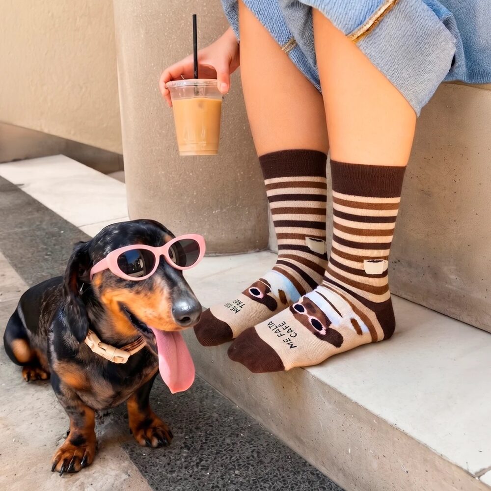Alternative view of Calcetines "Me falta café, me sobra trabajo" ♡