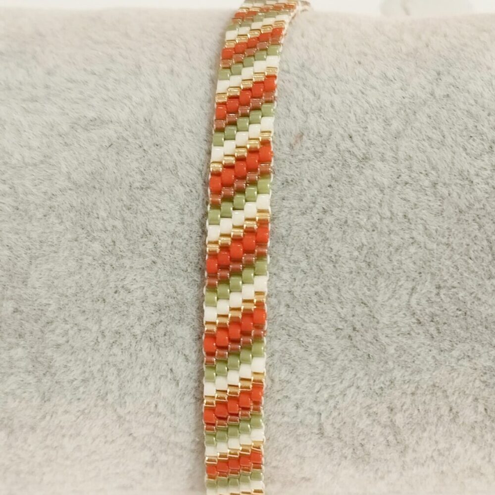 Alternative view of Pulsera rayitas diagonales delica Miyuki (Terracota)