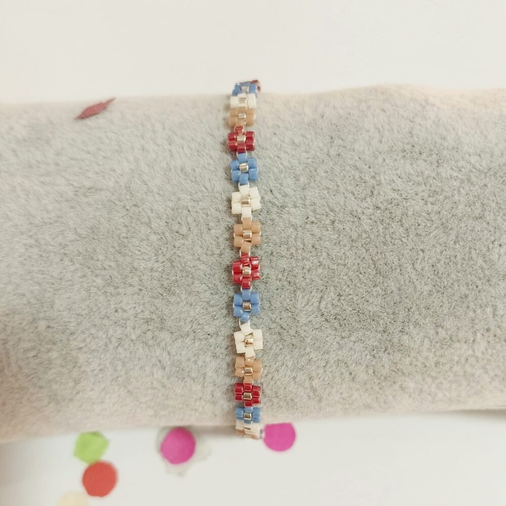Alternative view of Pulsera fina margaritas delica Miyuki (azul/borgoña)