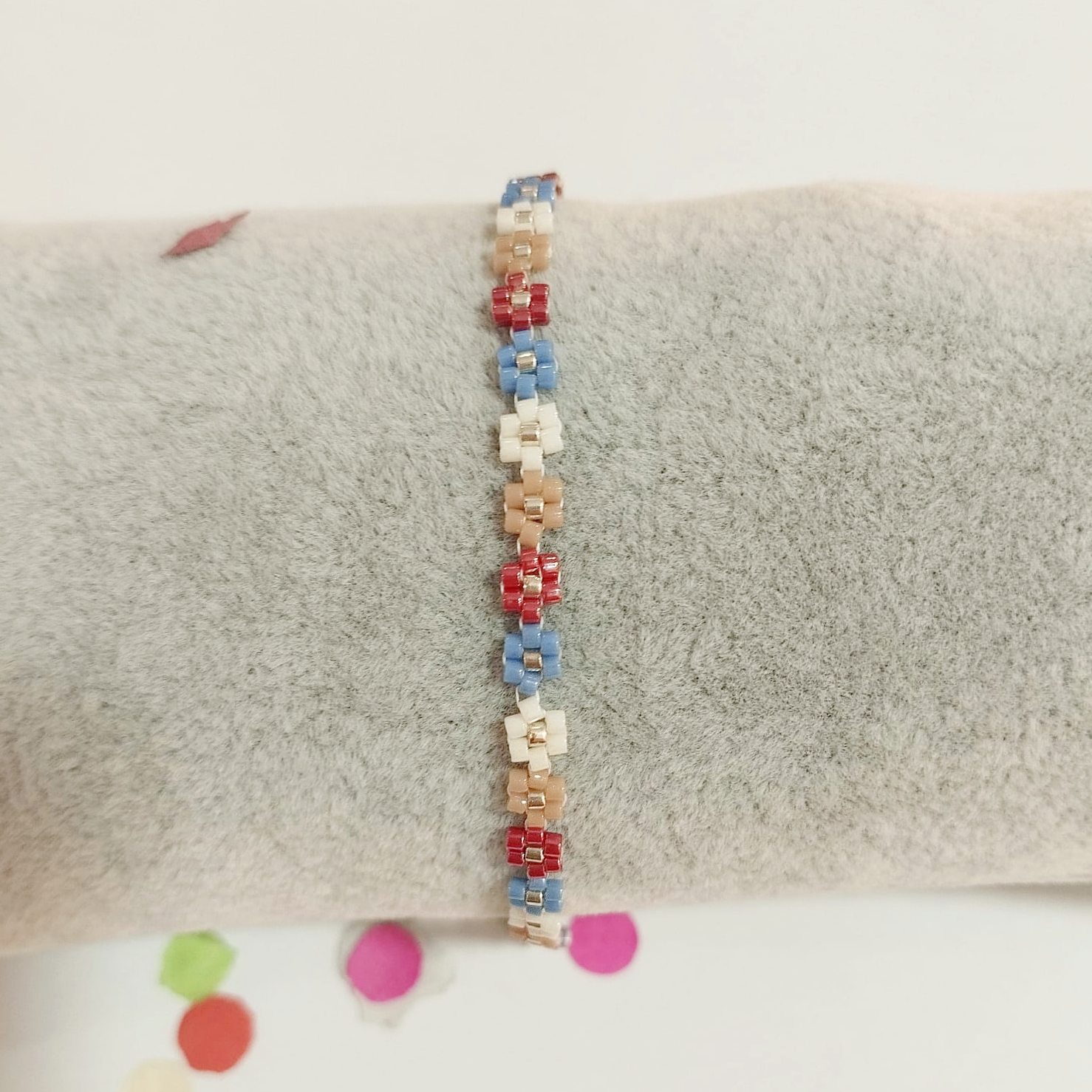 Pulsera fina margaritas delica Miyuki (azul/borgoña) - Imagen 2