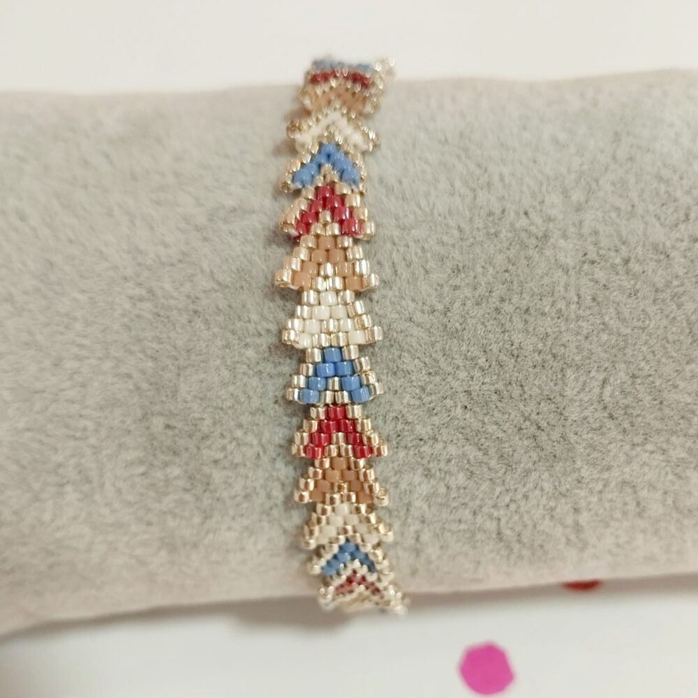 Alternative view of Pulsera flechitas delica Miyuki (azul/borgoña)