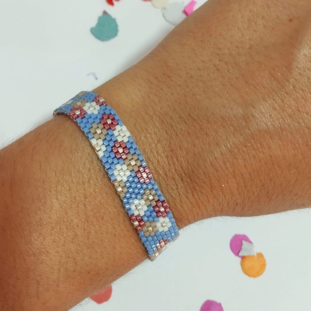 Pulsera ajustable margaritas delica Miyuki (azul/borgoña)