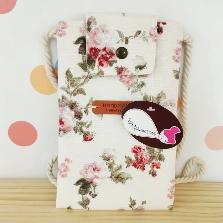Bolsito para móvil (flores rosas)