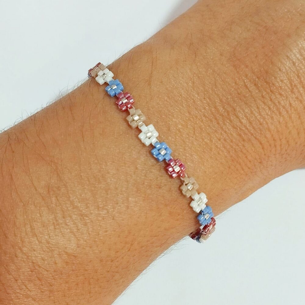 Pulsera fina margaritas delica Miyuki (azul/borgoña)
