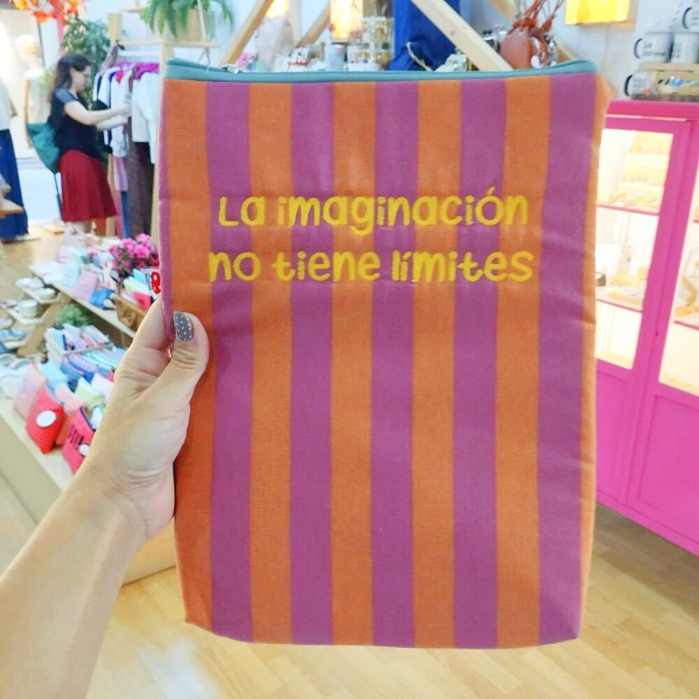 Alternative view of Funda libro o tablet "La imaginación no tiene límites"