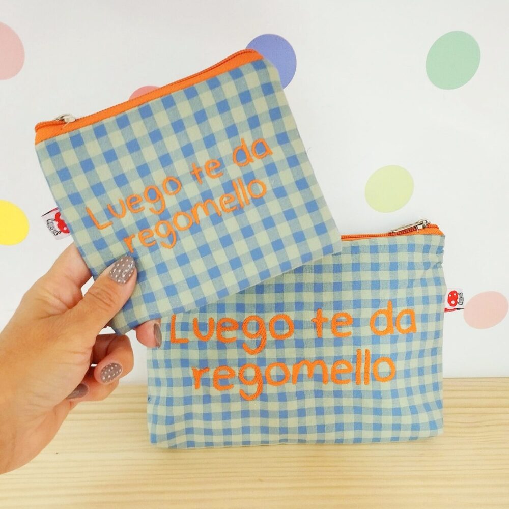 Alternative view of Monedero o Neceser "Luego te da regomello" (vichy azul)