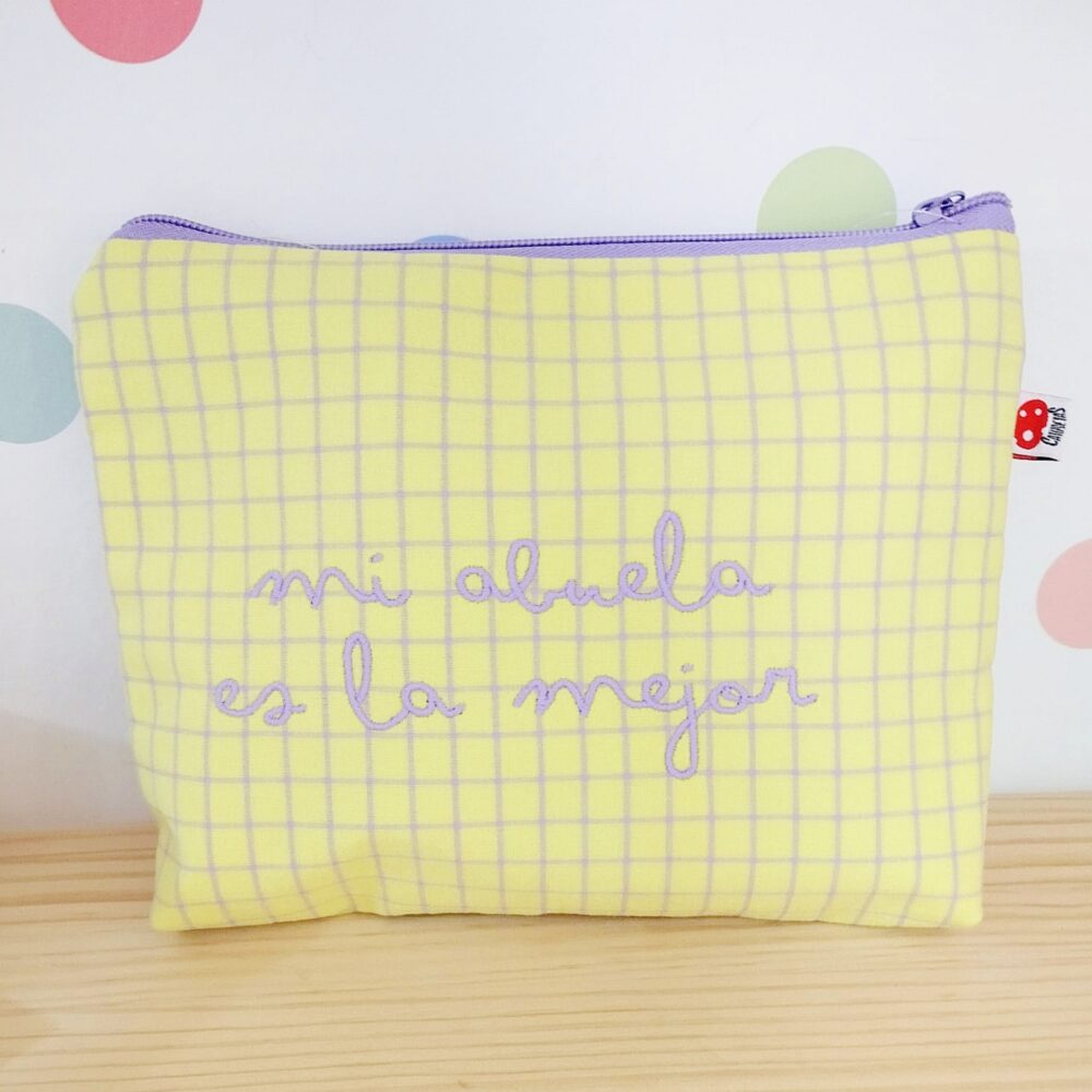 Neceser "Mi abuela es la mejor" (Amarillo)