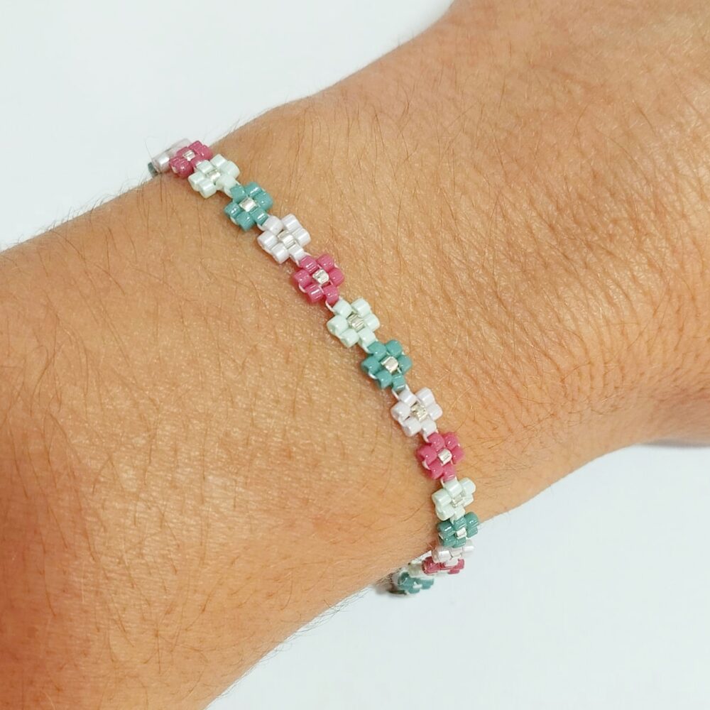 Pulsera fina margaritas delica Miyuki (cherry/eucalipto)
